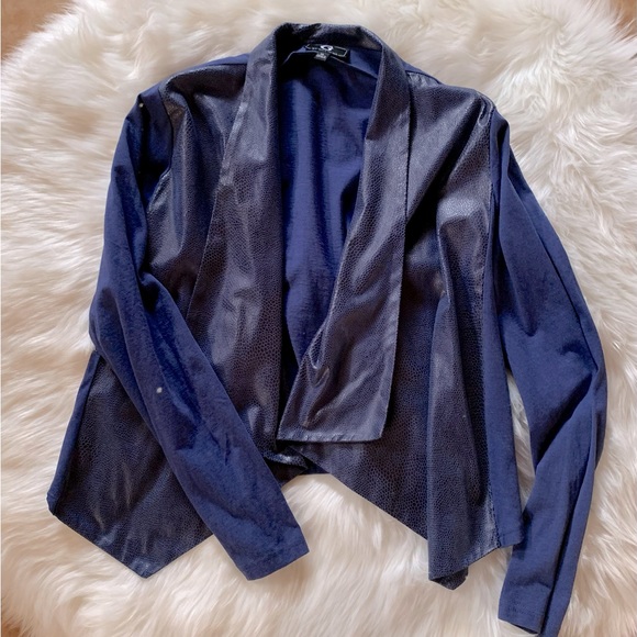 G by Giuliana Jackets & Blazers - G by Giuliana Snakeskin Texture Trim Drape front Blue  Cropped Jacket Size XL